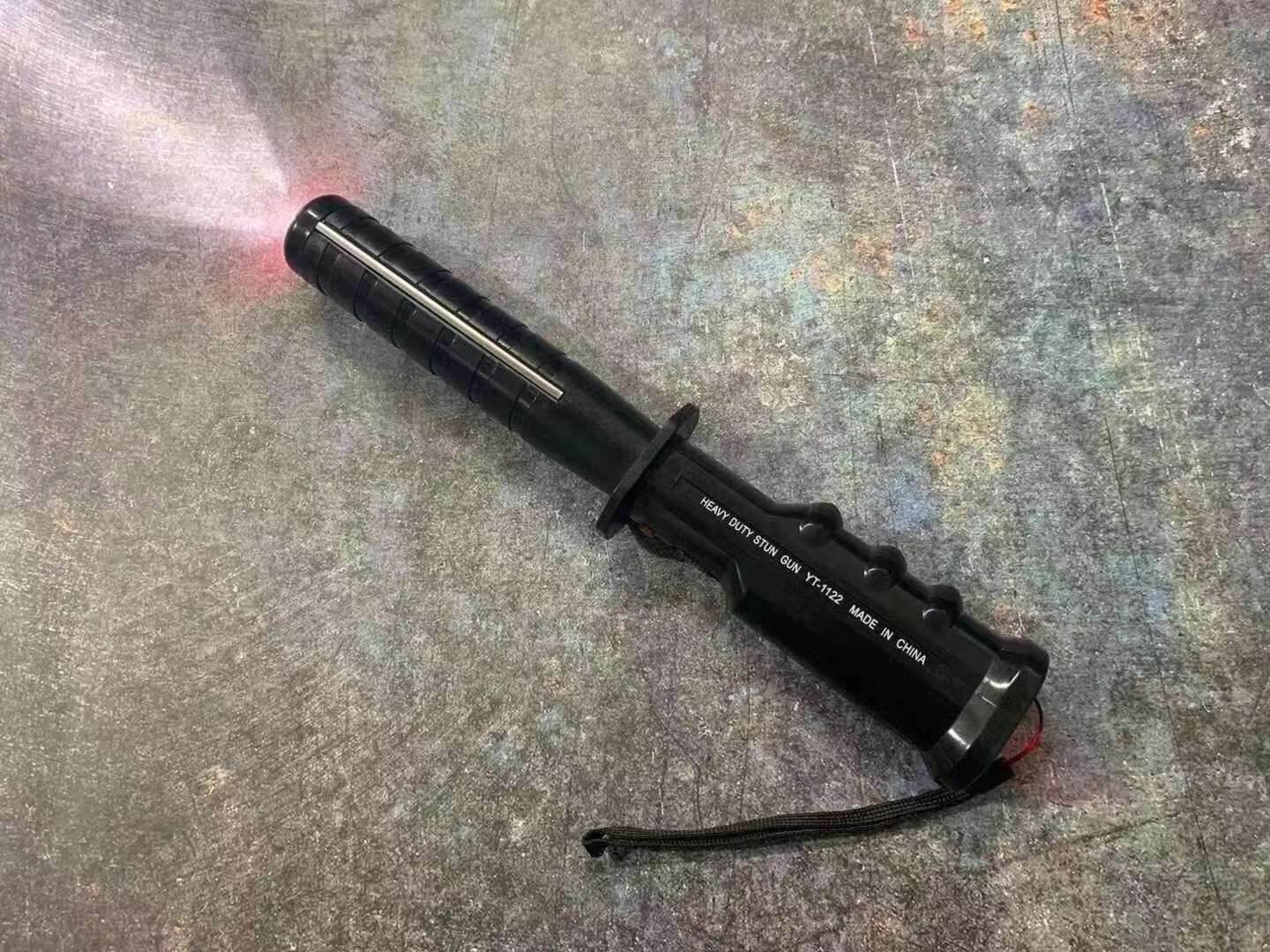 神火939电棍 | 高端脉冲交流电 高压 威力大 可电晕人 | 静音型 点烟功能 | 宝青坊专卖 神火939电棍,电棒电击器,高端脉冲交流电,高压电击,威力大,可电晕,静音型电棍,点烟功能,女子防身,保安专用,宝青坊专卖