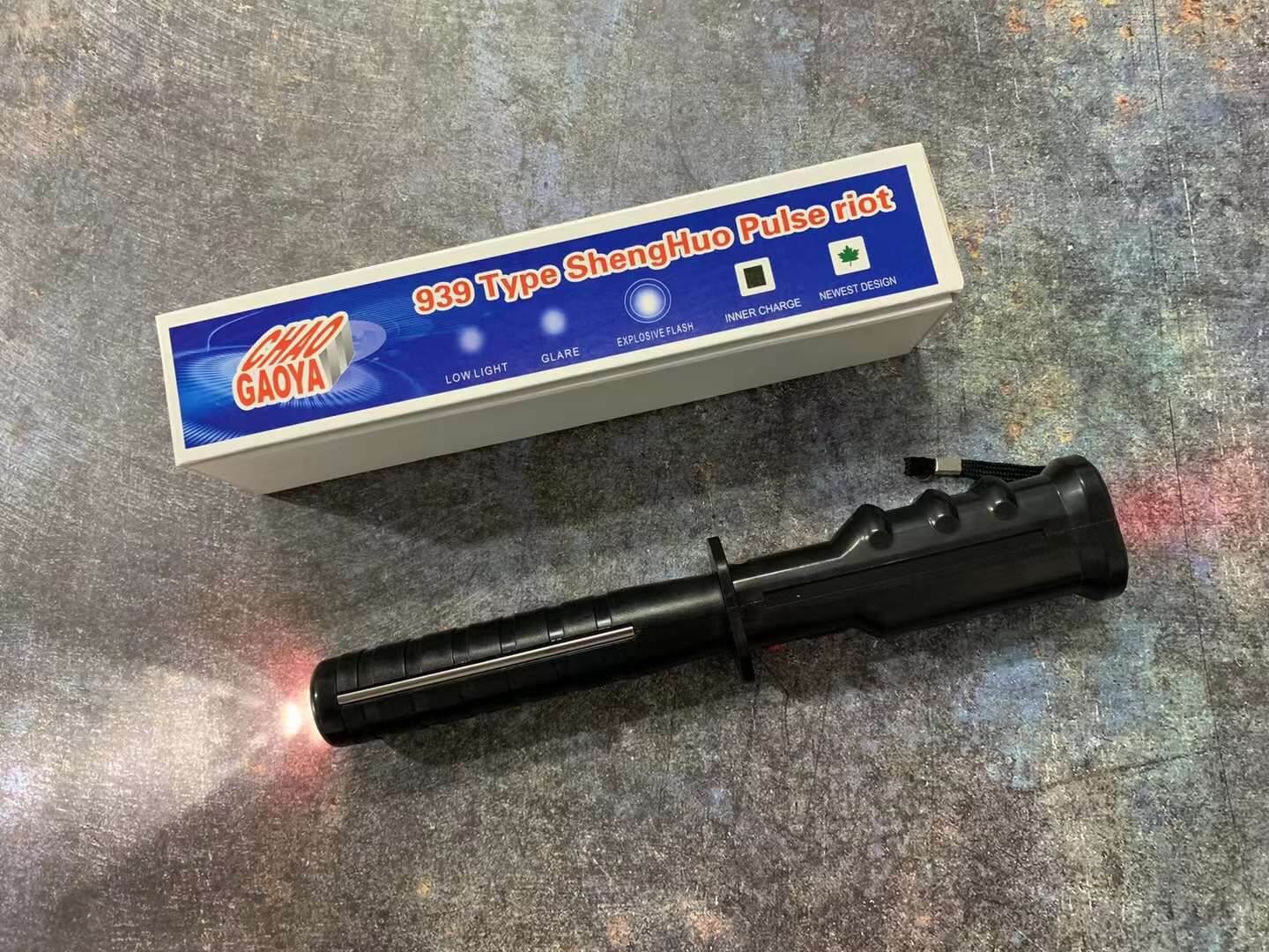 神火939电棍 | 高端脉冲交流电 高压 威力大 可电晕人 | 静音型 点烟功能 | 宝青坊专卖 神火939电棍,电棒电击器,高端脉冲交流电,高压电击,威力大,可电晕,静音型电棍,点烟功能,女子防身,保安专用,宝青坊专卖