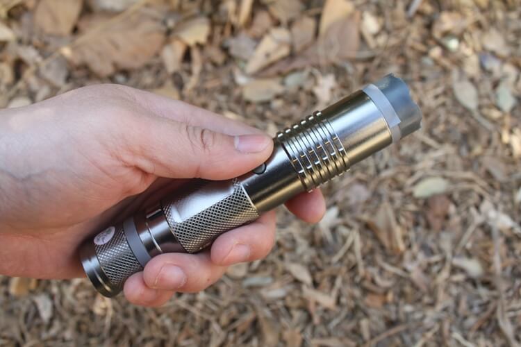 FOX-M11电击器 | 高压电击防身电棒 | 宝青坊专卖 FOX-M11电击器,迷你高压防身电棒,适合女士使用,宝青坊专卖