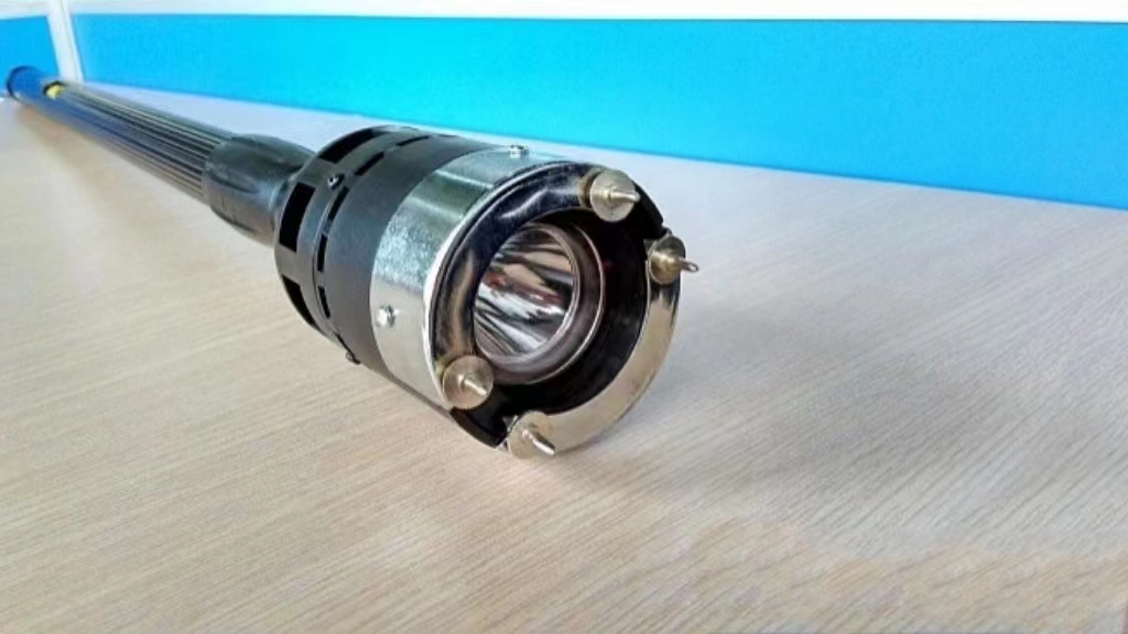 正品黑鹰大牛电棍电棒 1.6米长 超高压大电流 带报警 伸缩功能 电池更换 使用教程视频 价格便宜 宝青坊专卖 黑鹰大牛电棍,电棒电击器,执勤棍,超高压电棍,伸缩功能电棍,大电流电击器,带报警功能,电池更换,使用教程视频,宝青坊专卖