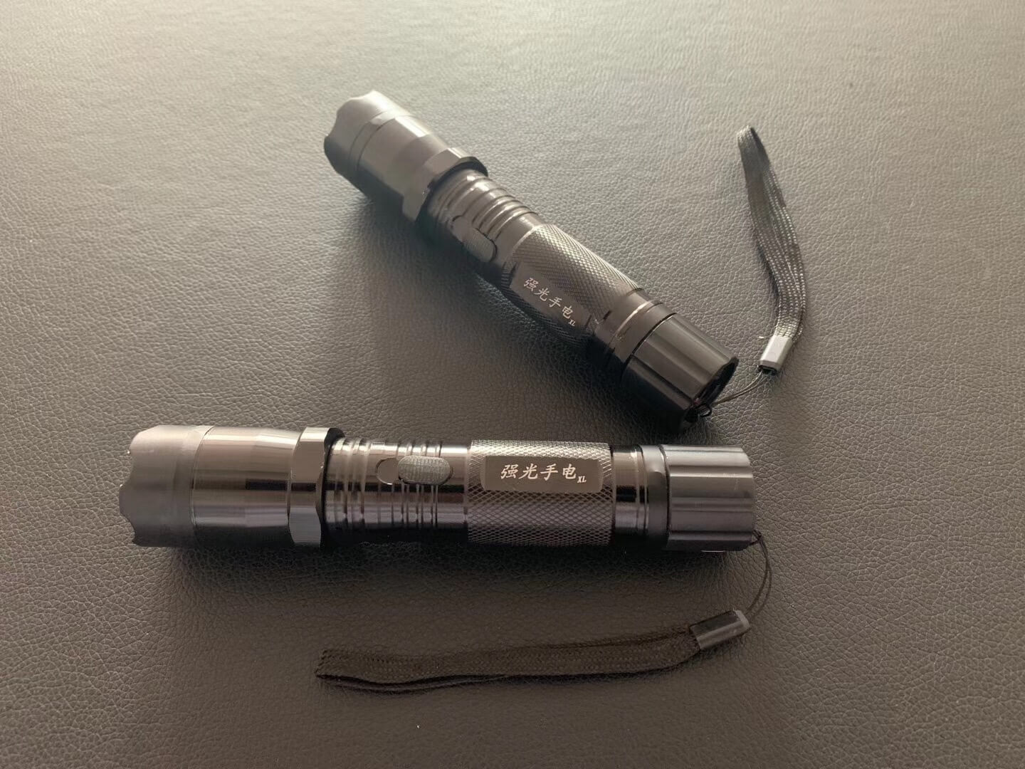 黑鹰1101电棍电击器 | 防身电击手电筒 | 宝青坊专卖 黑鹰1101电击器,防身电击手电筒,高压防狼电棒,宝青坊专卖