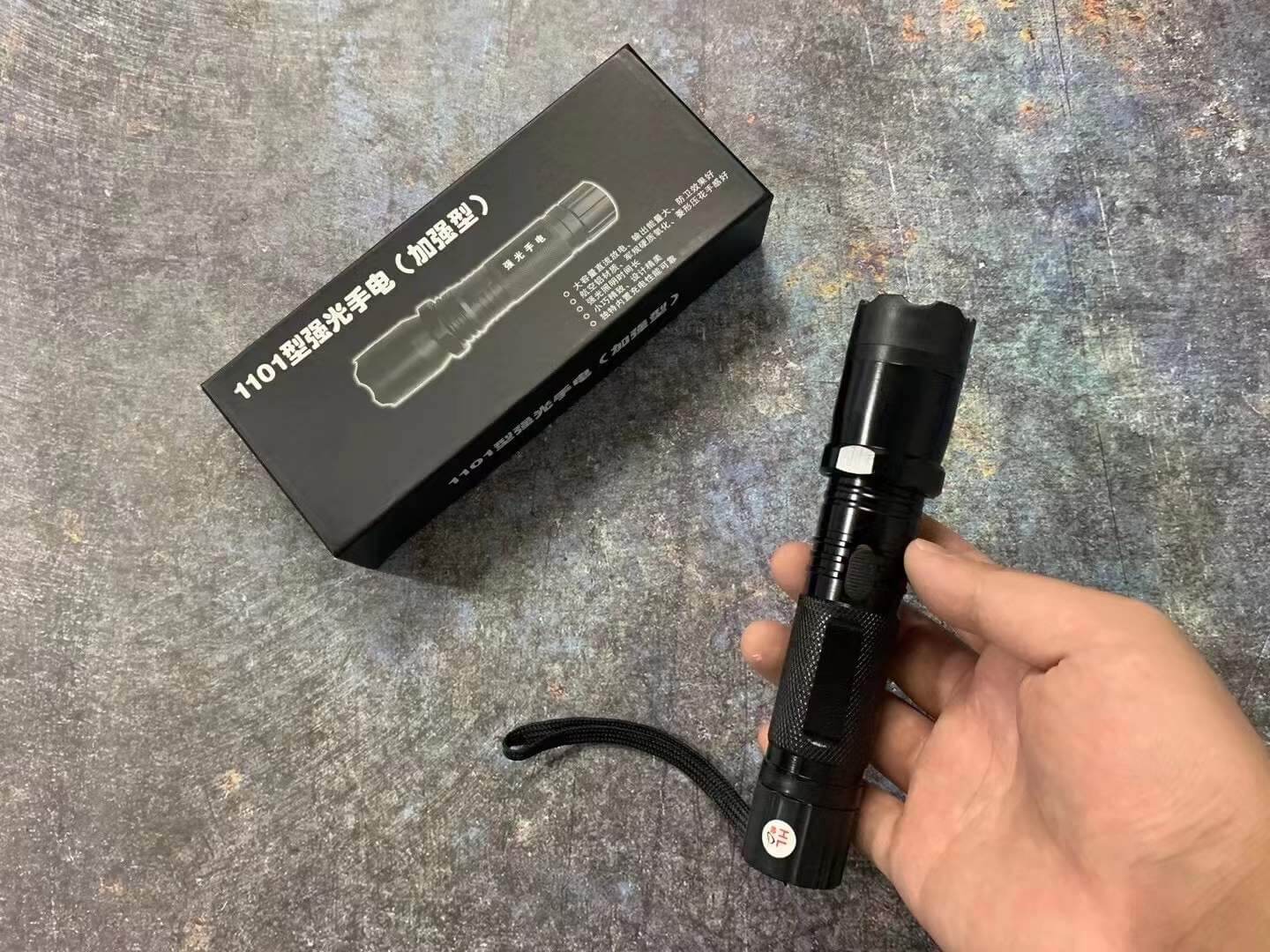 黑鹰1101电棍电击器 | 防身电击手电筒 | 宝青坊专卖 黑鹰1101电击器,防身电击手电筒,高压防狼电棒,宝青坊专卖