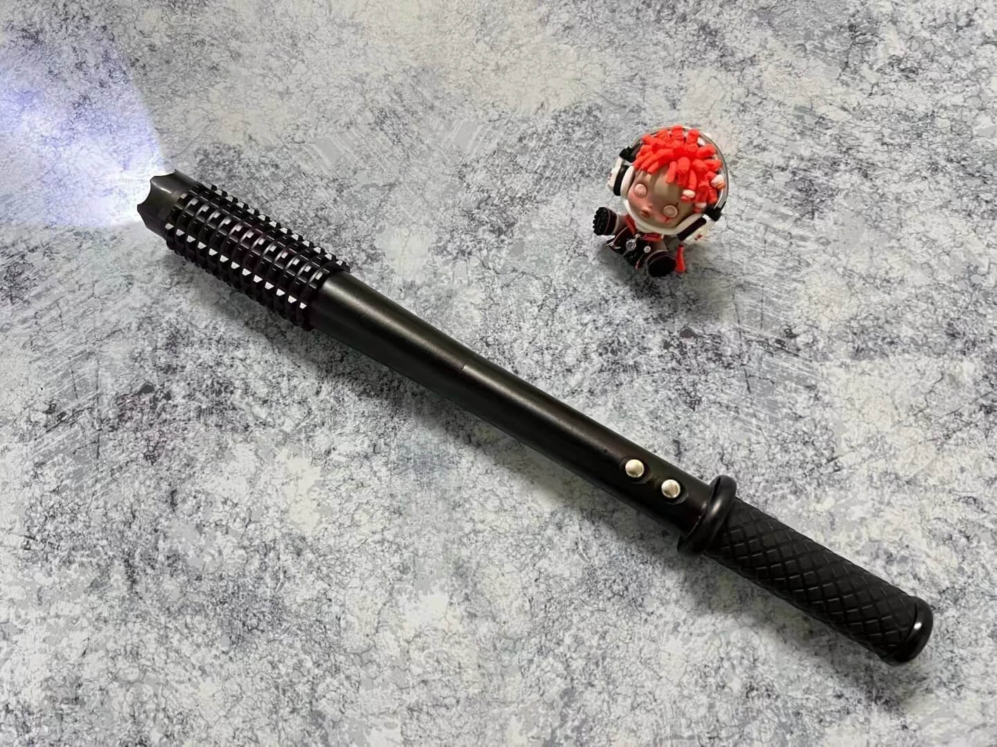 黑鹰HY1118B电棍 | 高压电击器 | 能电晕 | 专卖店直销 | 电池不可拆解 | 威力强 | 宝青坊专卖 黑鹰HY1118B电棍,高压电棍,电棒电击器,能电晕,威力强,电击武器,使用方法简单,专卖店直销,电池不可拆解,宝青坊专卖