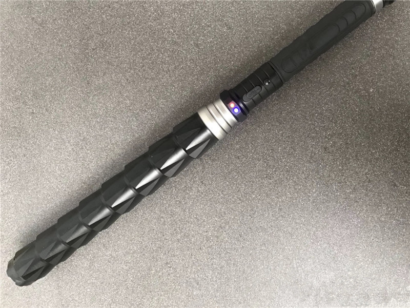 黑鹰H168电棍 | 18万伏超高压电棍 | 电击威力大 | 民用保安型 | 可电晕人狗 黑鹰H168电棍,高压电棍电棒,电击武器,18万伏电棍,民用电击器,保安型电棍,电流4000毫安,双电池电棍,电晕人狗,充电教程,宝青坊专卖