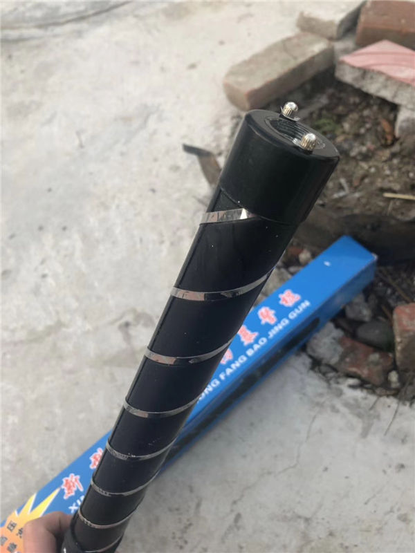 黑鹰E26电棍 | 35万伏超高压电击器 | 强光手电 | 女子防狼防身 | 宝青坊专卖 黑鹰E26电棍,35万伏电棍,电击器,超高压电击器,强光手电,环绕式电棒,女子防身,防狼电棍,防爆器,保安专用,电子防爆器,宝青坊专卖