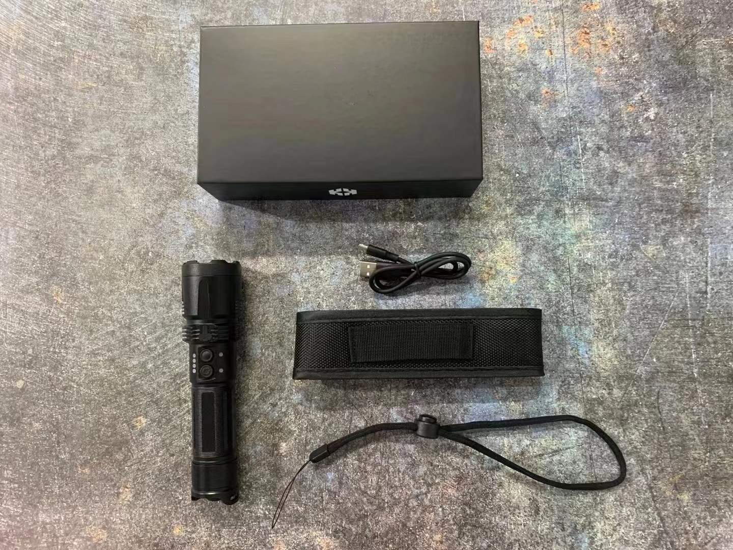 黑鹰K99电击器 | 高威力防身电棍 | 宝青坊专卖 黑鹰K99电击器,高端防身电棒,适合保安、户外防护使用