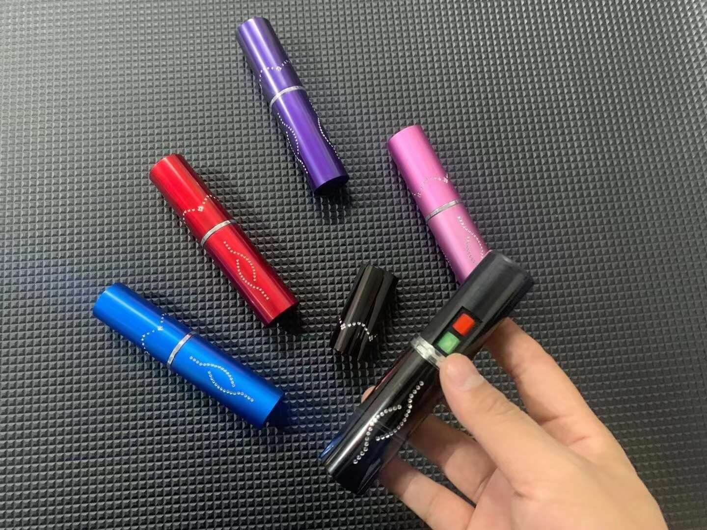 黑鹰女士口红式电棍电棒 | 迷你便携电击器 10万伏高压 威力大 防狼防身 | 宝青坊专卖 黑鹰口红式电棍,女士电棍,迷你电击器,电棍电棒,防狼电棍,女子防身电击器,高压电击器,10万伏电击器,便携防身工具,宝青坊专卖