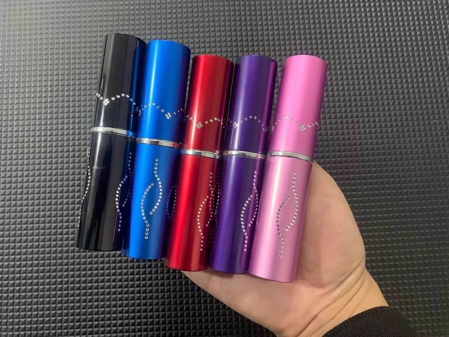 黑鹰女士口红式电棍电棒 | 迷你便携电击器 10万伏高压 威力大 防狼防身 | 宝青坊专卖 黑鹰口红式电棍,女士电棍,迷你电击器,电棍电棒,防狼电棍,女子防身电击器,高压电击器,10万伏电击器,便携防身工具,宝青坊专卖