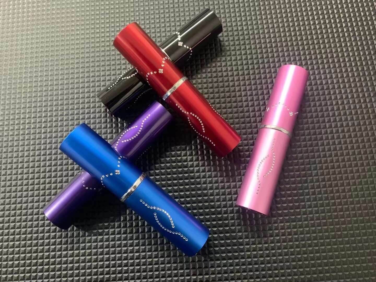 黑鹰女士口红式电棍电棒 | 迷你便携电击器 10万伏高压 威力大 防狼防身 | 宝青坊专卖 黑鹰口红式电棍,女士电棍,迷你电击器,电棍电棒,防狼电棍,女子防身电击器,高压电击器,10万伏电击器,便携防身工具,宝青坊专卖