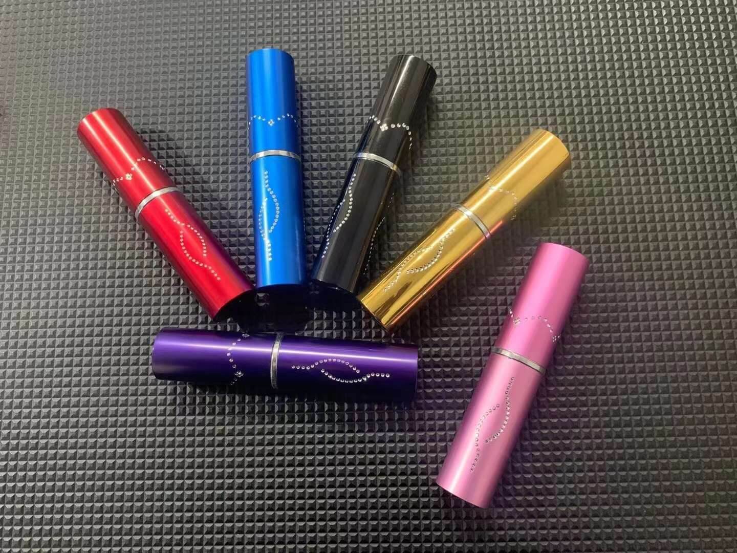 黑鹰女士口红式电棍电棒 | 迷你便携电击器 10万伏高压 威力大 防狼防身 | 宝青坊专卖 黑鹰口红式电棍,女士电棍,迷你电击器,电棍电棒,防狼电棍,女子防身电击器,高压电击器,10万伏电击器,便携防身工具,宝青坊专卖