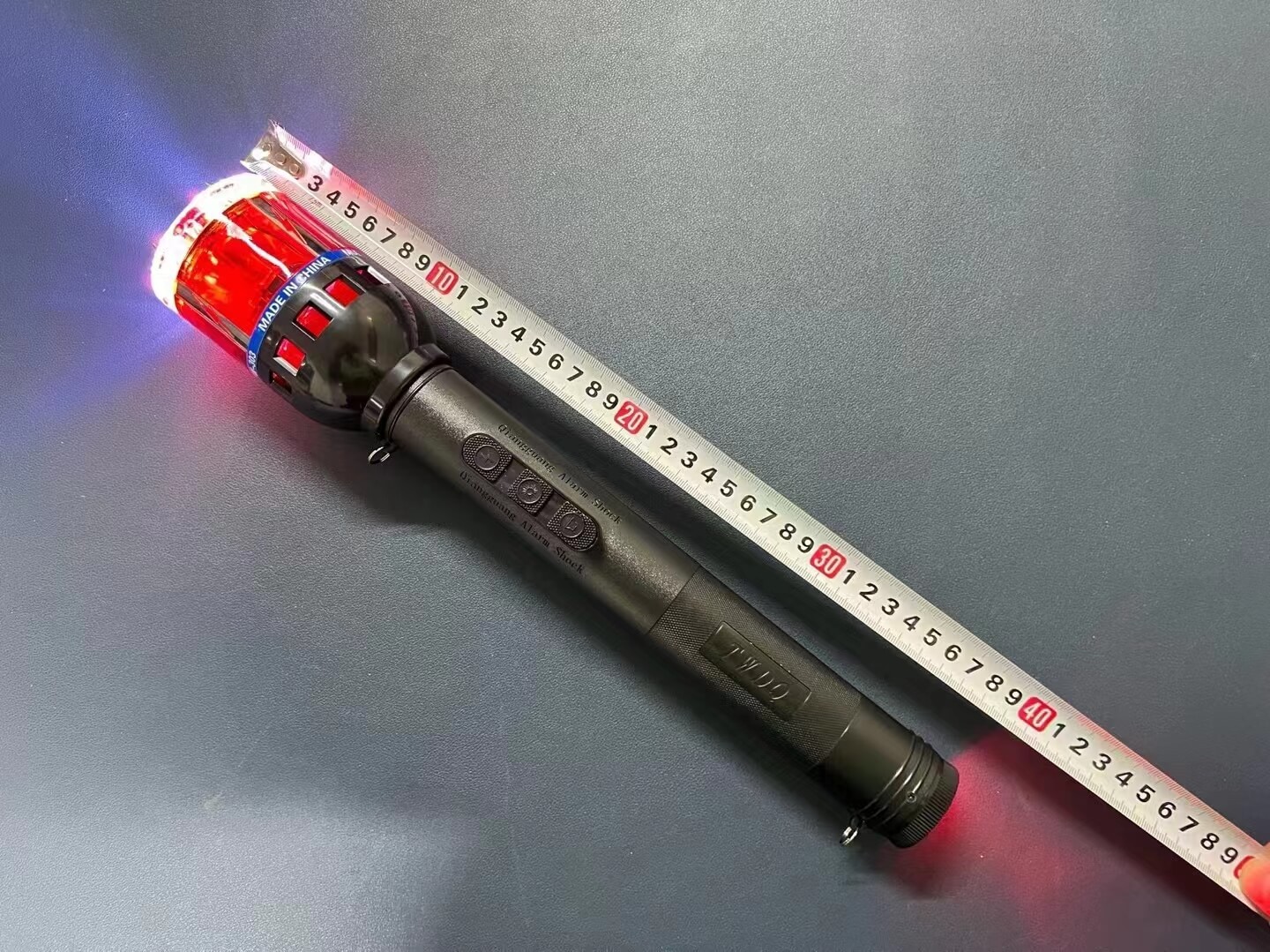 黑鹰TW303高压电棍电棒电击防爆器 | 威力大 高音报警 可电晕 | 宝青坊专卖 黑鹰TW303型高压电棍,电击防爆器,电棍电棒,电流强,可电晕,高音报警功能,保安专用款 | 宝青坊专卖