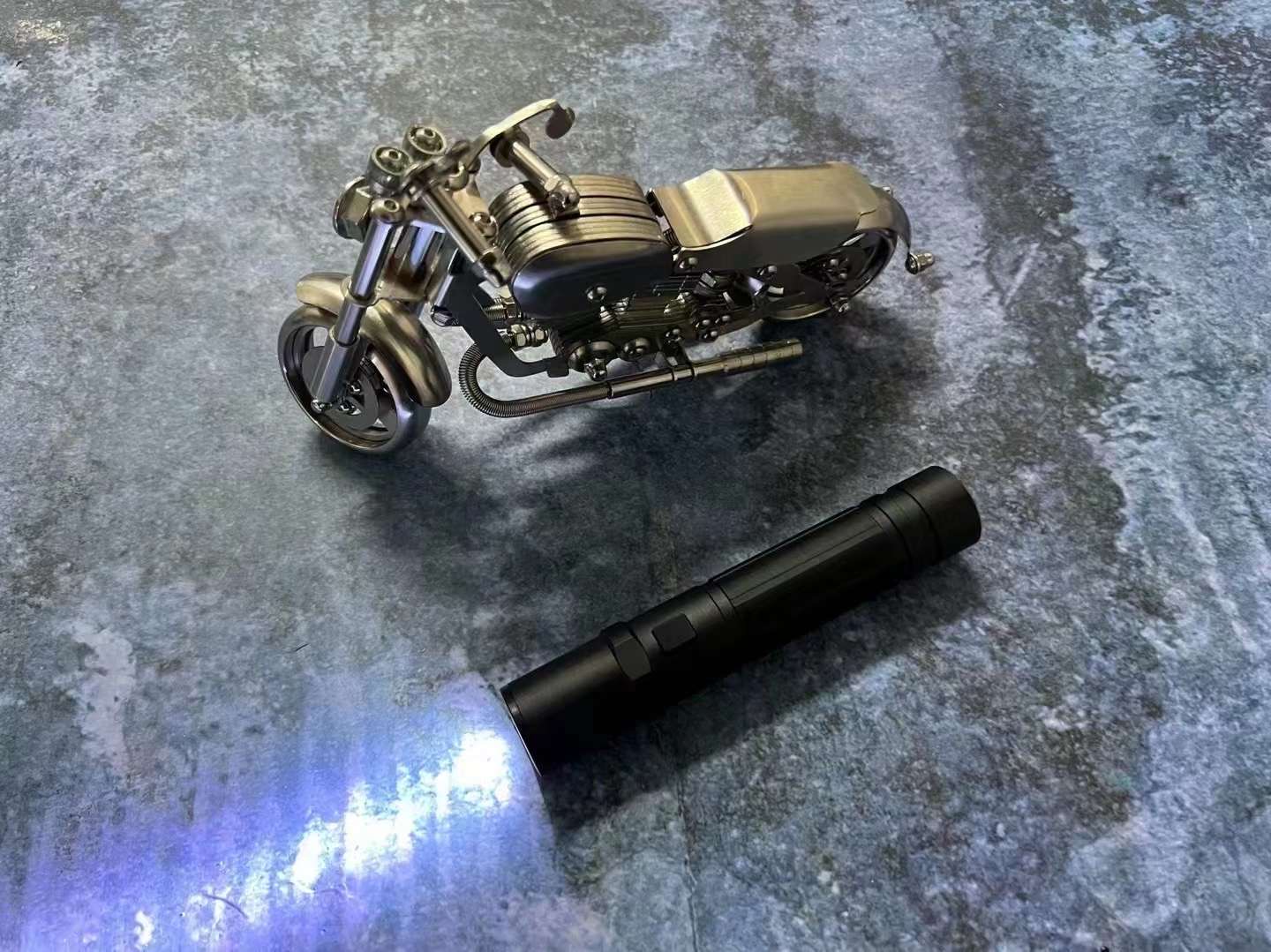 K59电棍电棒电击器侧面