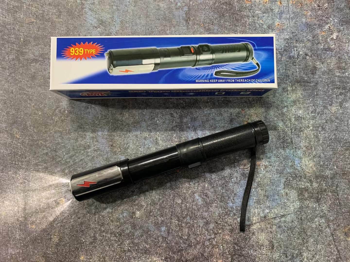 神火939电棍 | 高端脉冲交流电 高压 威力大 可电晕人 | 静音型 点烟功能 | 宝青坊专卖 神火939电棍,电棒电击器,高端脉冲交流电,高压电击,威力大,可电晕,静音型电棍,点烟功能,女子防身,保安专用,宝青坊专卖