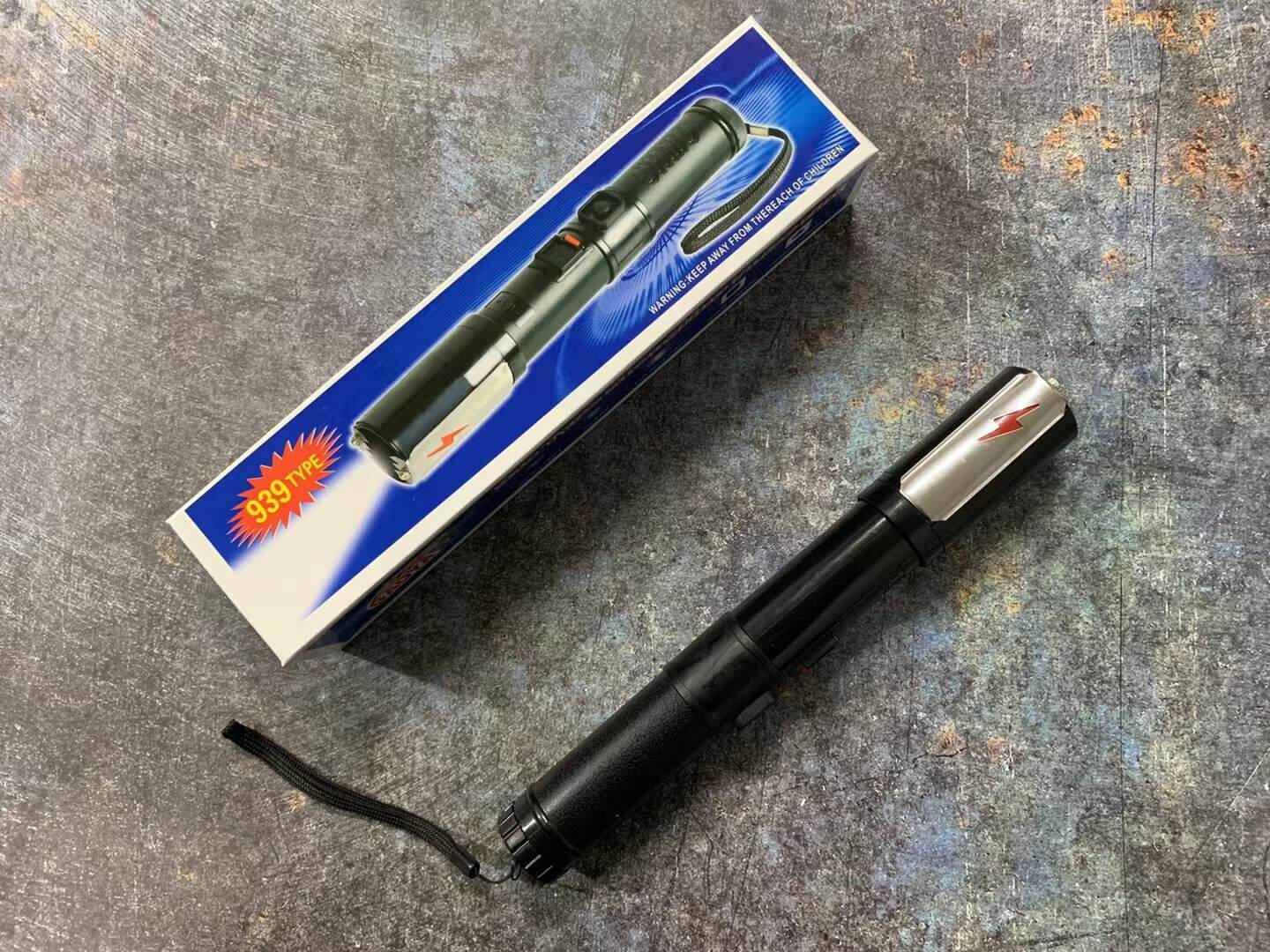 神火939电棍 | 高端脉冲交流电 高压 威力大 可电晕人 | 静音型 点烟功能 | 宝青坊专卖 神火939电棍,电棒电击器,高端脉冲交流电,高压电击,威力大,可电晕,静音型电棍,点烟功能,女子防身,保安专用,宝青坊专卖