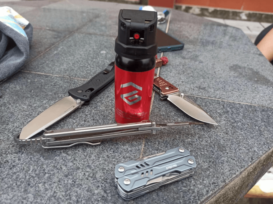 止戈MK3防狼喷雾展示 One Punch水柱射流喷雾实战测评 翻盖式设计防狼喷雾使用指南 止戈MK3 One Punch防狼喷雾实物图 水柱射流型防狼喷雾使用演示图片 翻盖式防狼喷雾设计与使用方法图