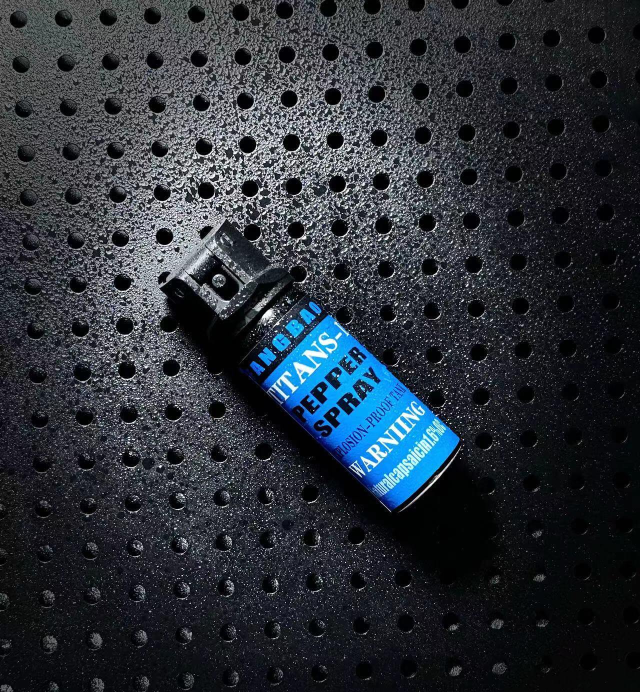 TITAN泰坦MK3防狼喷雾与沙豹对比，抗风性能更强